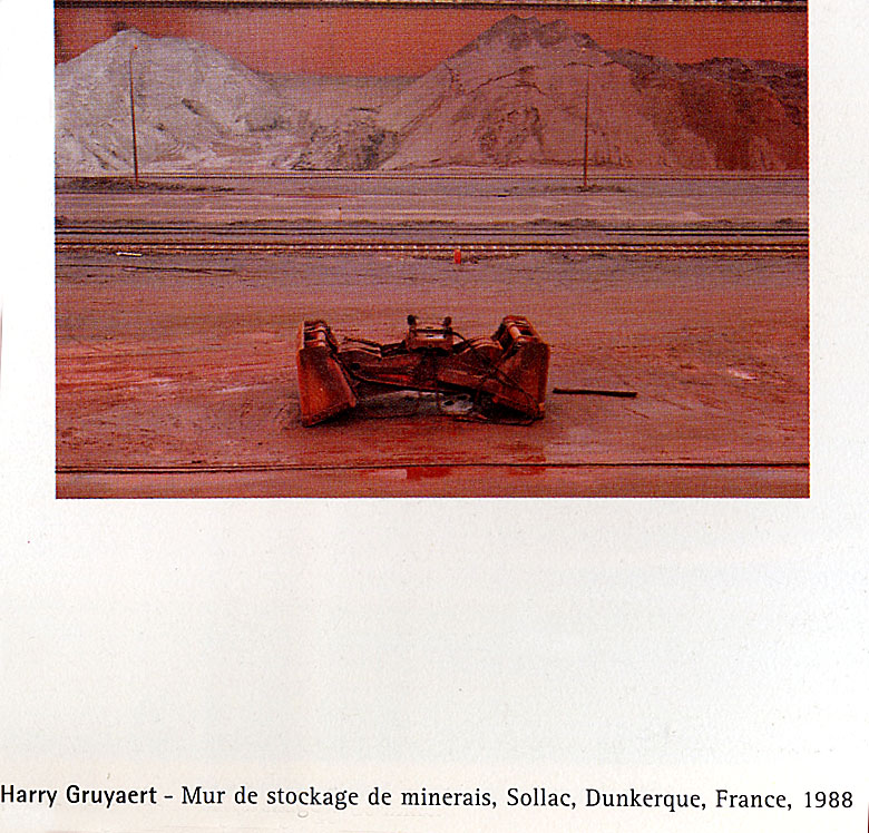 Harry Gruyaert - Mur de stockage de minerais , Sollac , Dunkerque , France , 1988
