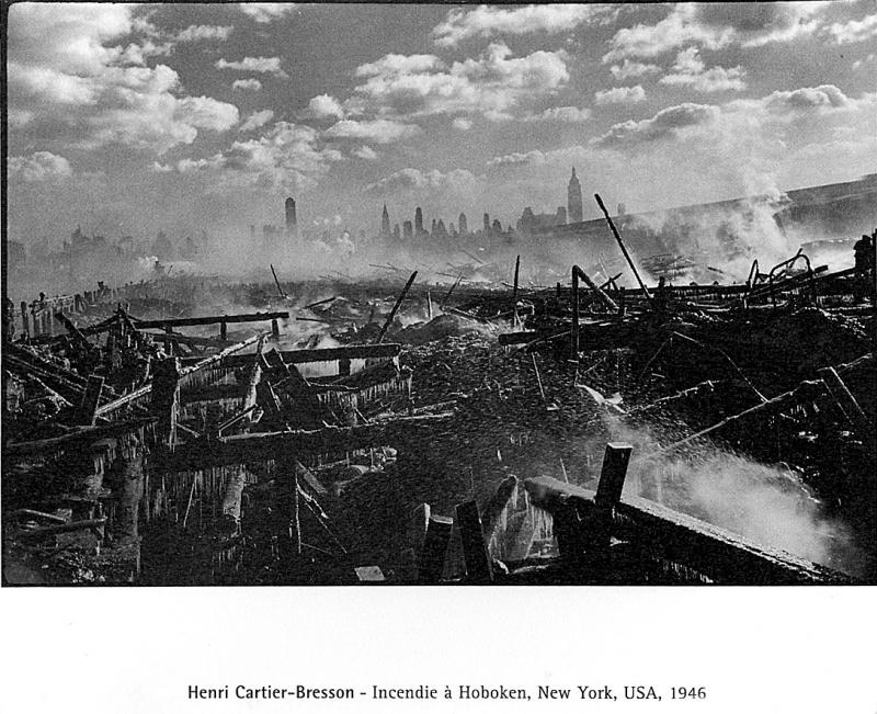 Henri Cartier-Bresson -Incendie à Hoboken, New York, USA ,1946